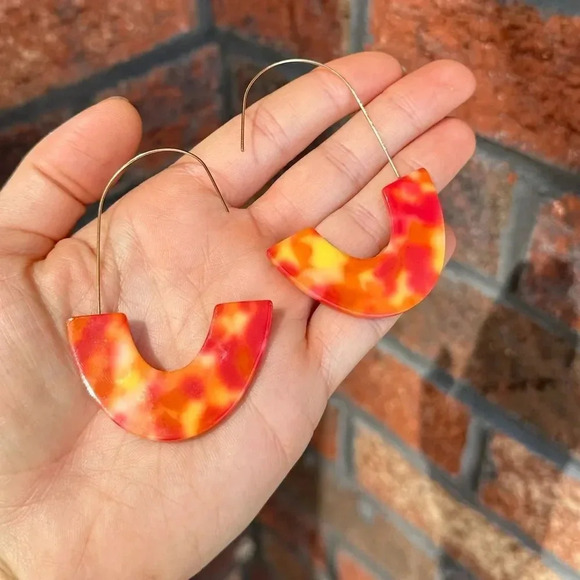 Maryn Resin Crescent Hoop Earrings in Chili Pepper - Picture 6 of 6